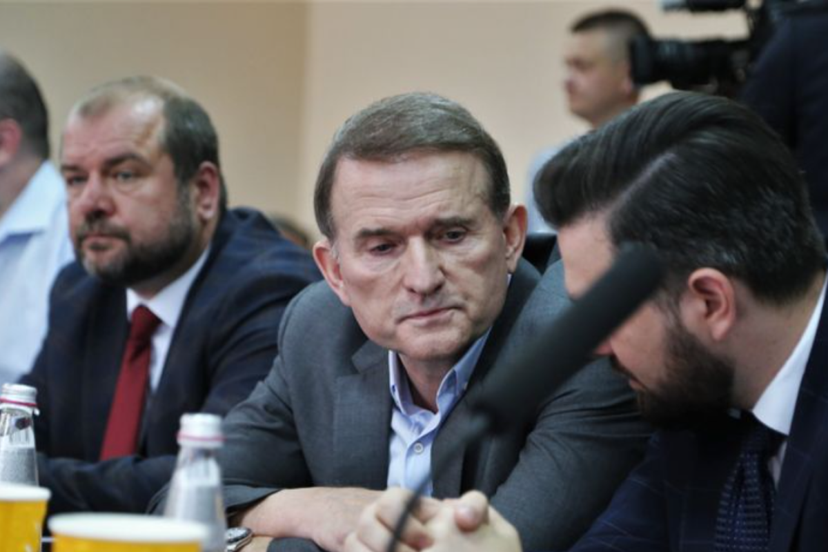 Підозрюваному в держзраді Медведчуку суд продовжив домашній арешт до вересня Підозрюваному в держзраді Медведчуку суд продовжив домашній арешт до вересня
