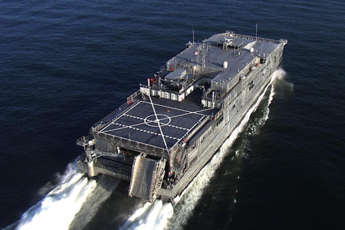 Транспортно-десантний корабель ВМС США прямує у Чорне море Транспортно-десантний корабель ВМС США прямує у Чорне море