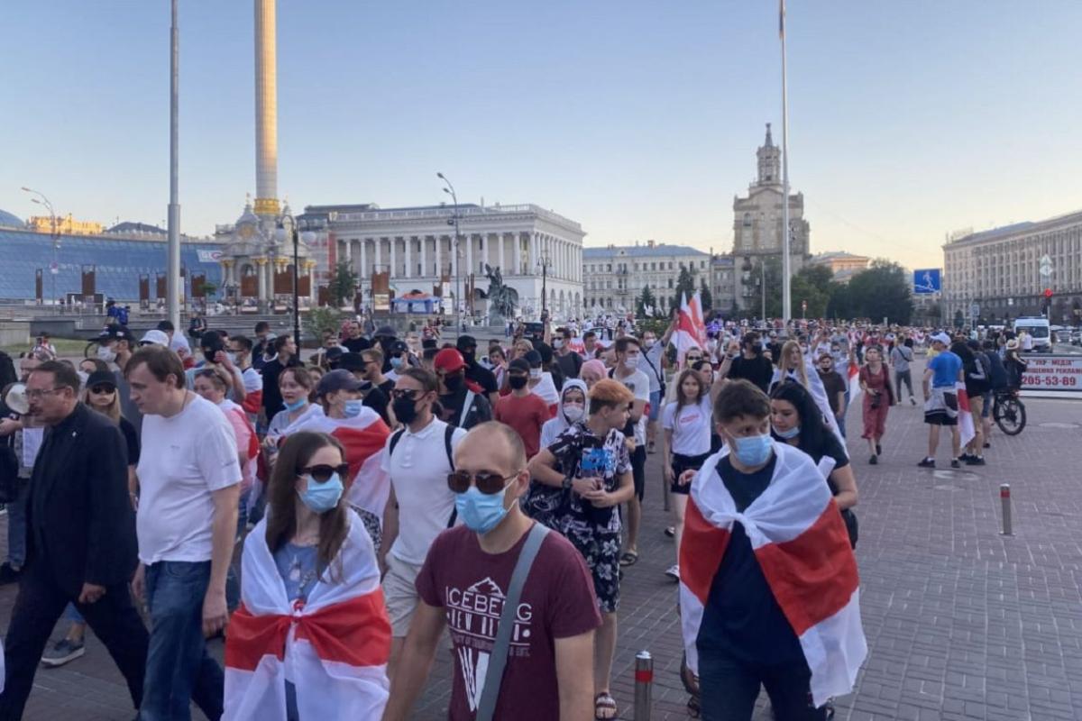 В Киеве прошел марш солидарности с белорусами В Киеве прошел марш солидарности с белорусами