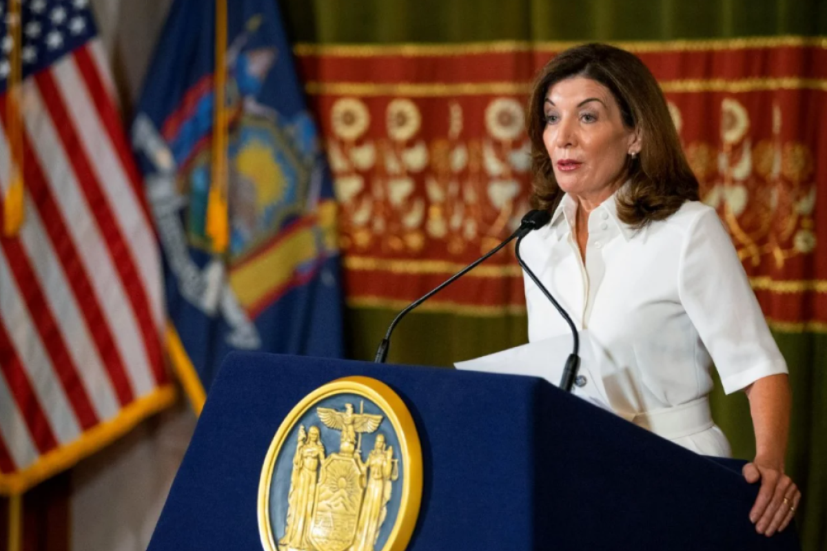 В Нью-Йорке губернатором впервые стала женщина В Нью-Йорке губернатором впервые стала женщина