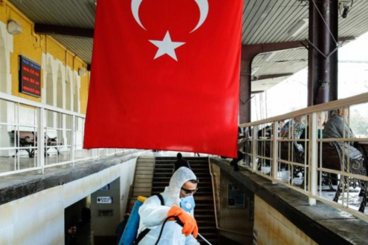 Турция вводит новые правила карантина: что нужно знать туристам