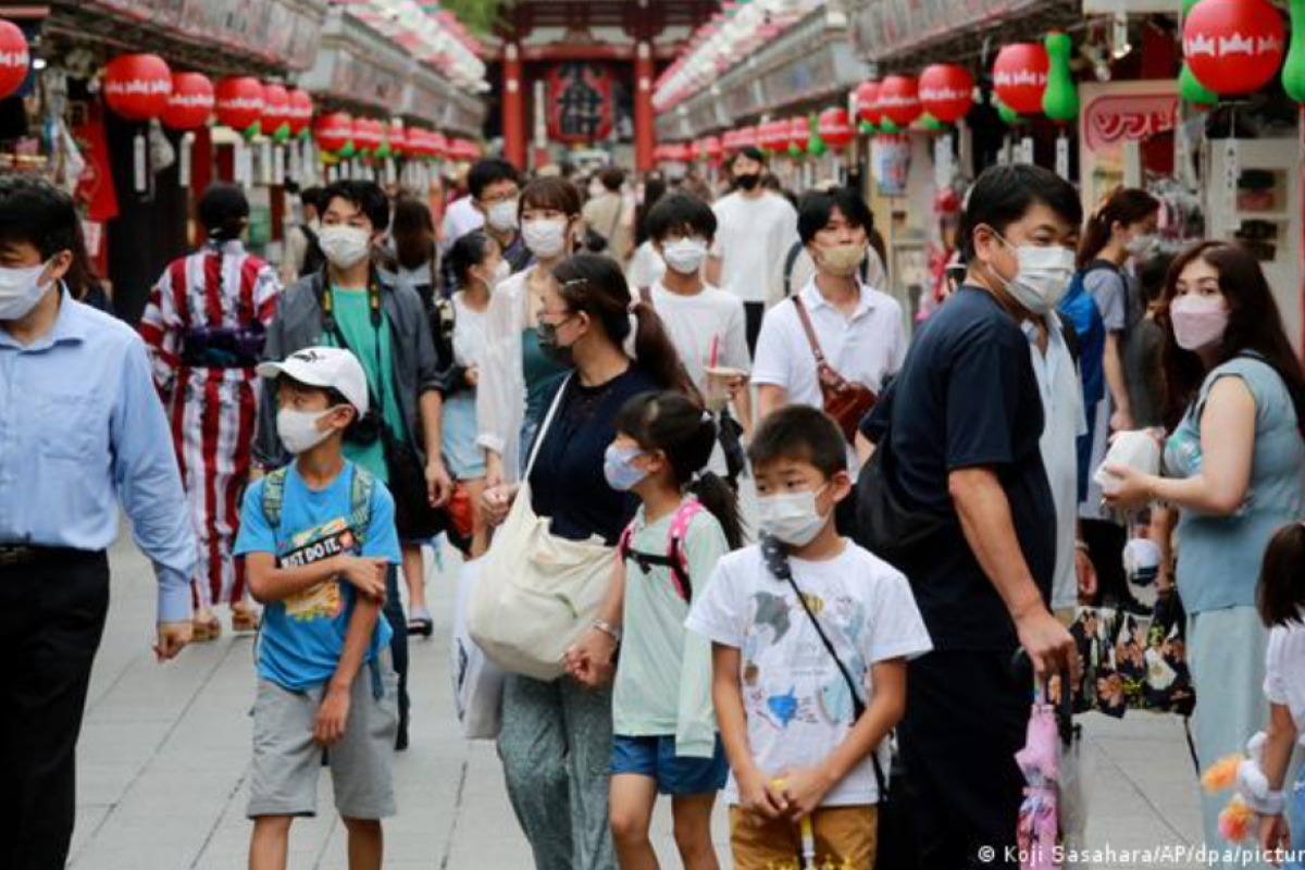 Япония вводит режим ЧП еще в 8 префектурах из-за ухудшения ситуации с COVID-19