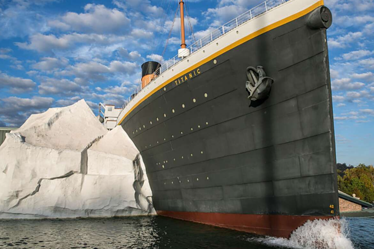 У США в музеї "Титаніка" відколовся айсберг та травмував відвідувачів У США в музеї "Титаніка" відколовся айсберг та травмував відвідувачів