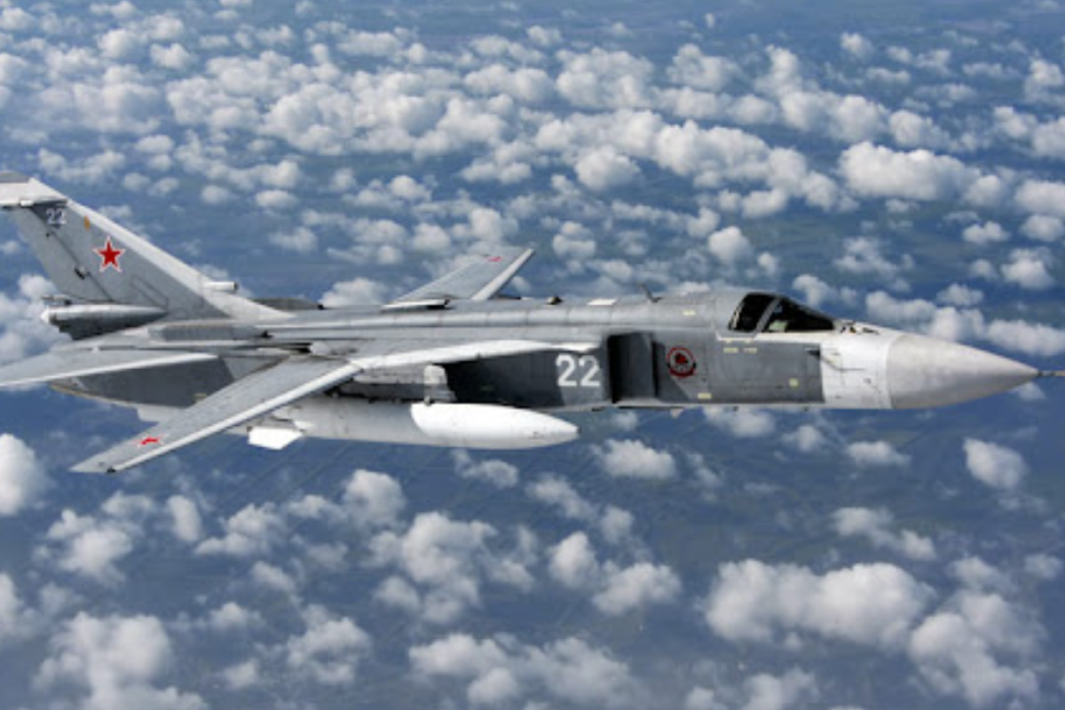 Над Чорним морем винищувачі ВПС Британії перехопили російський Су-24 Над Чорним морем винищувачі ВПС Британії перехопили російський Су-24