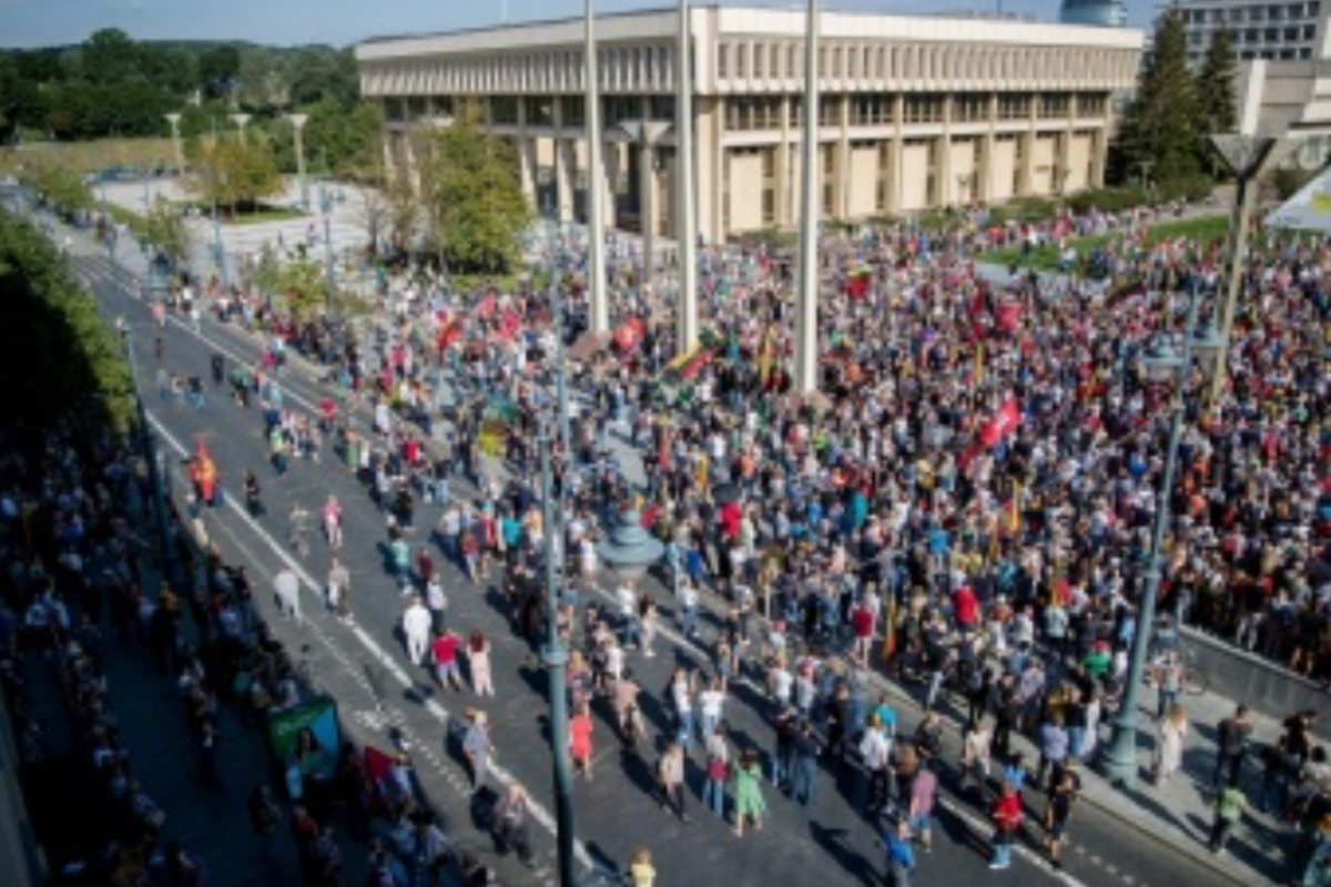 У Литві спалахнули масові протести через введення COVID-паспортів У Литві спалахнули масові протести через введення COVID-паспортів
