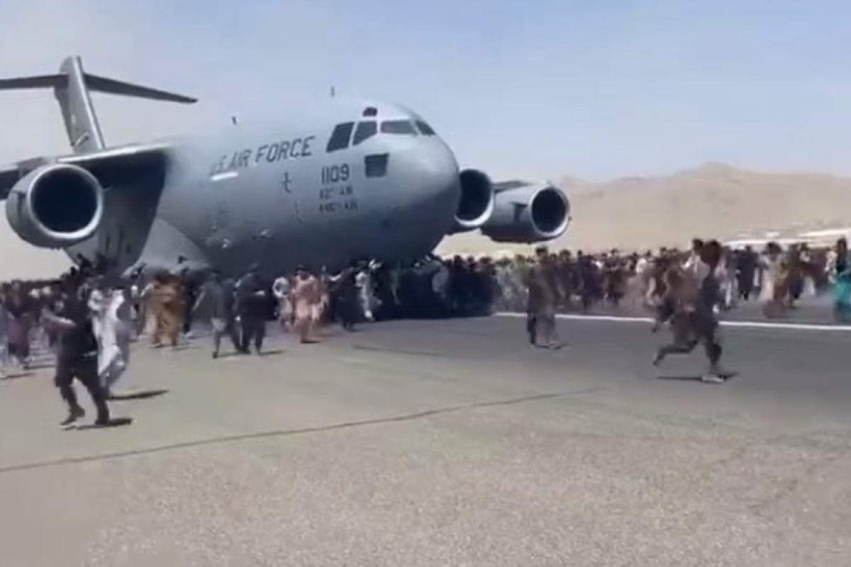 Аэропорт Кабула закроют на 48 часов: подробности 