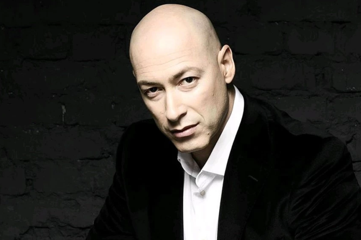 С густой шевелюрой и бородой: Гордон поразил сеть снимком из личного архива С густой шевелюрой и бородой: Гордон поразил сеть снимком из личного архива