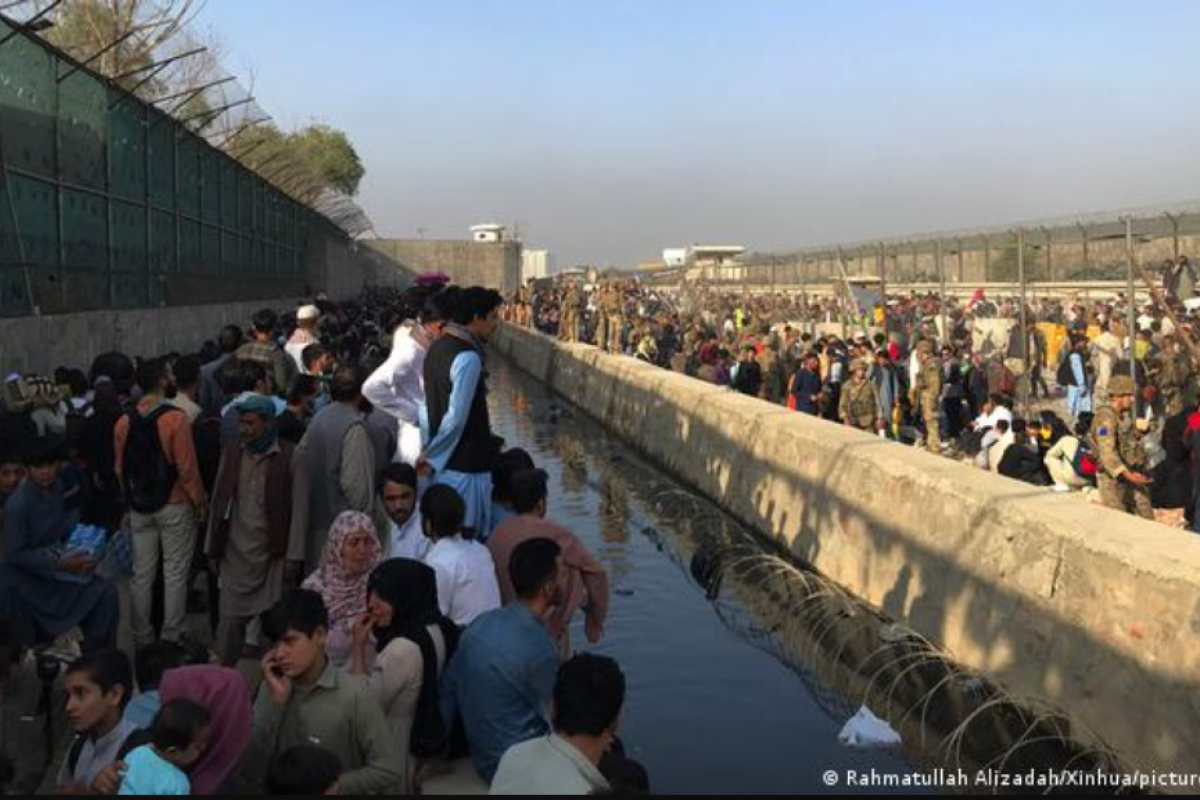 Талибы запретили жителям Афганистана покидать страну