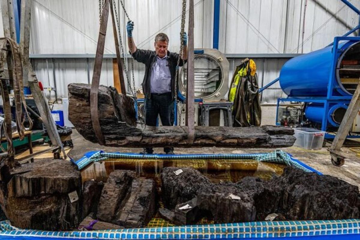 В Британии обнаружен 3-метровый гроб с останками человека: реликвии около 4 тысяч лет