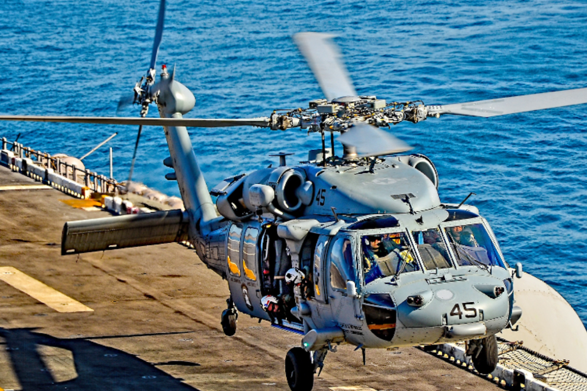 У США в результаті аварії вертольота MH-60S загинуло п'ятеро військових У США в результаті аварії вертольота MH-60S загинуло п'ятеро військових