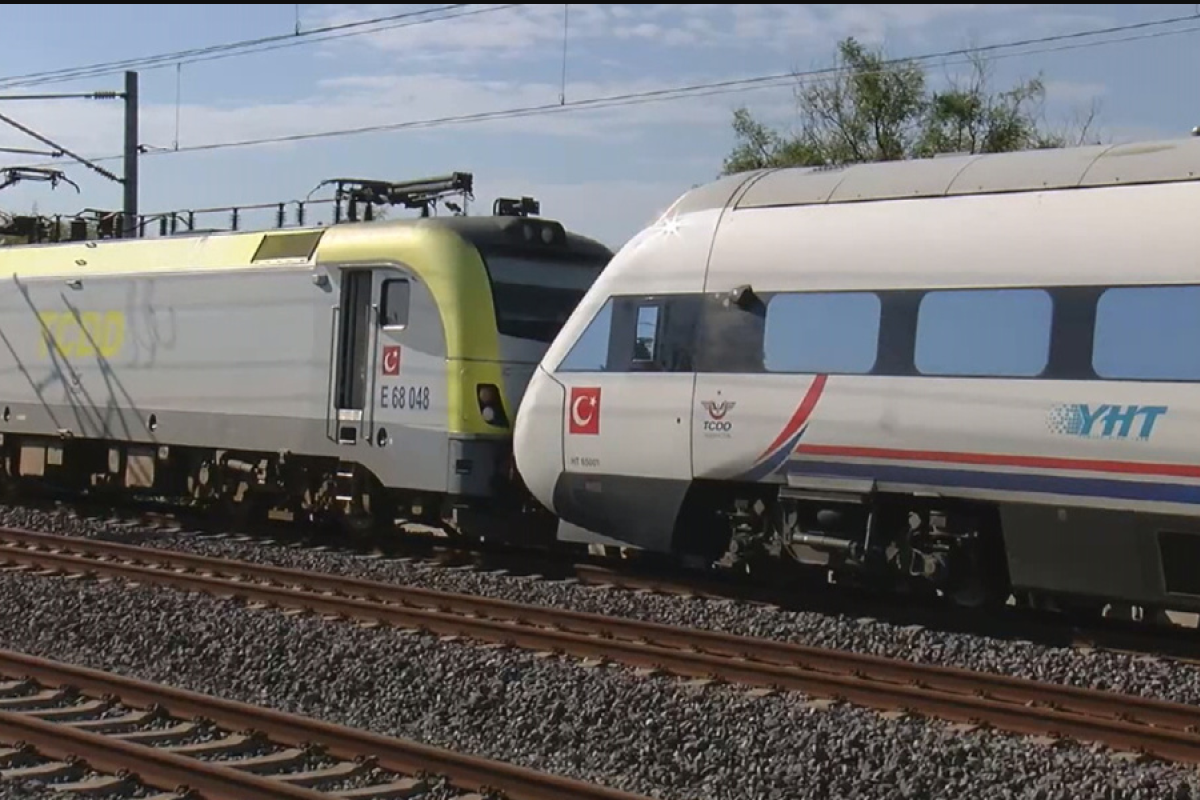 У Стамбулі в результаті зіткнення двох пасажирських поїздів постраждало 7 осіб