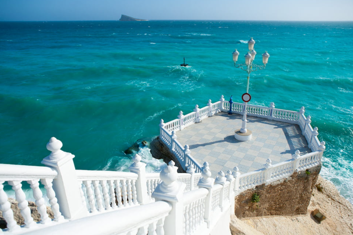 В Испании туристка из Украины сорвалась со скалы, пытаясь сделать красивое селфи В Испании туристка из Украины сорвалась со скалы, пытаясь сделать красивое селфи