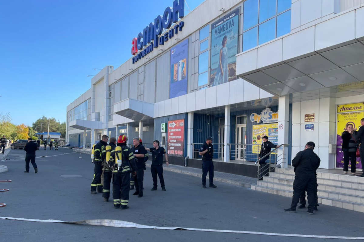 На Луганщине по тревоге подняли полицию: В Северодонецке проверяют "заминированные" объекты На Луганщине по тревоге подняли полицию: В Северодонецке проверяют "заминированные" объекты