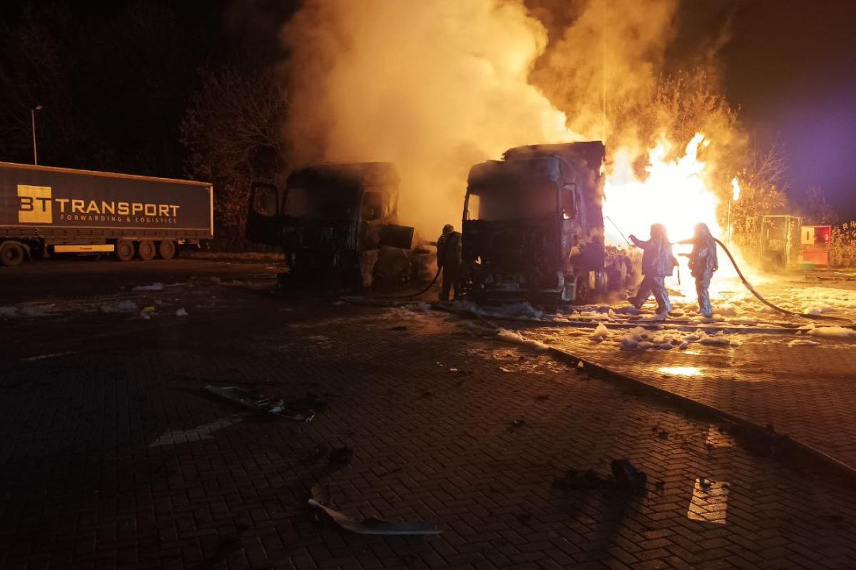 У Харківській області прогримів вибух на АЗС: масштабну пожежу локалізовано У Харківській області прогримів вибух на АЗС: масштабну пожежу локалізовано