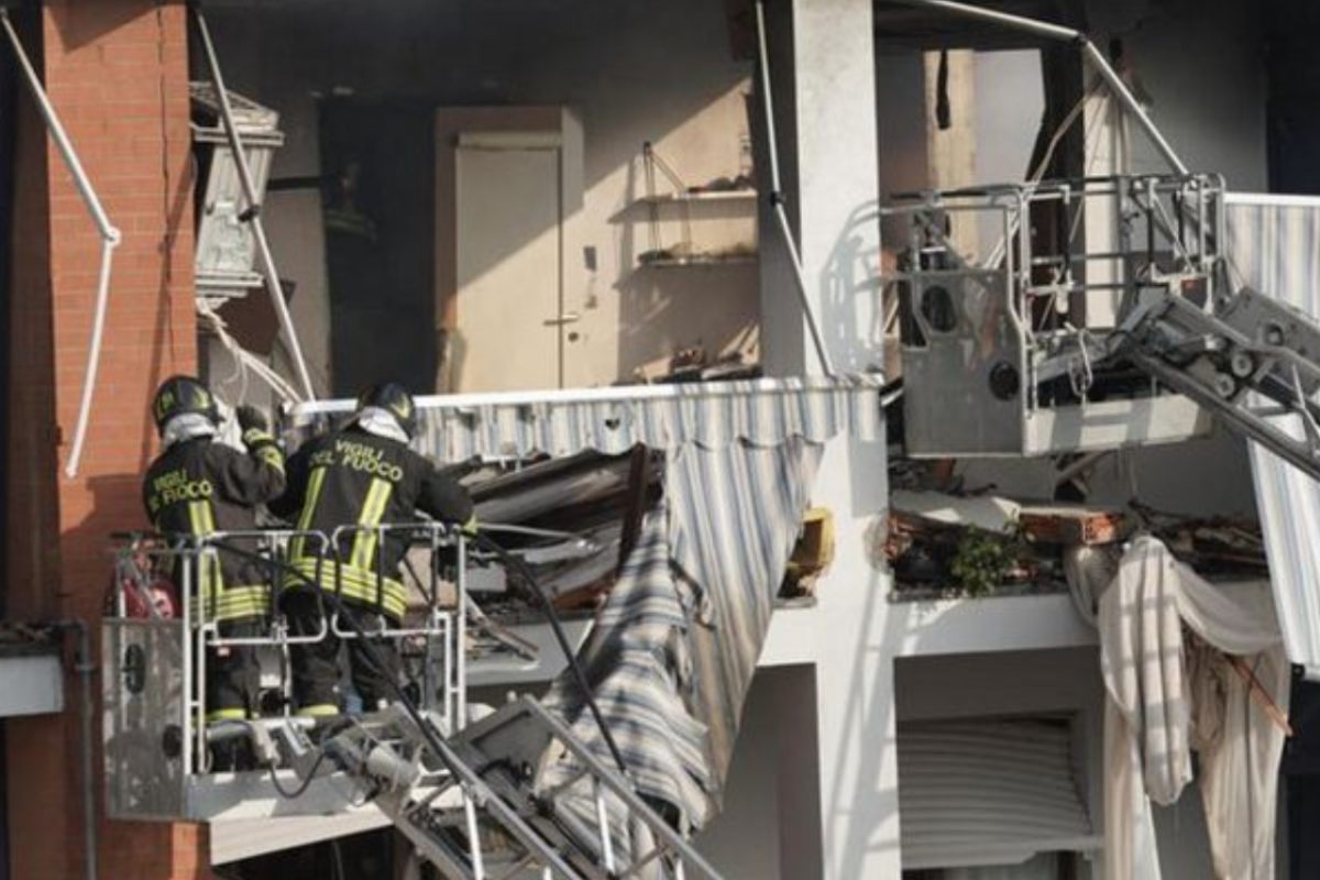 В Италии в результате взрыва в жилом доме погибли 2 человека, есть пострадавшие В Италии в результате взрыва в жилом доме погибли 2 человека, есть пострадавшие