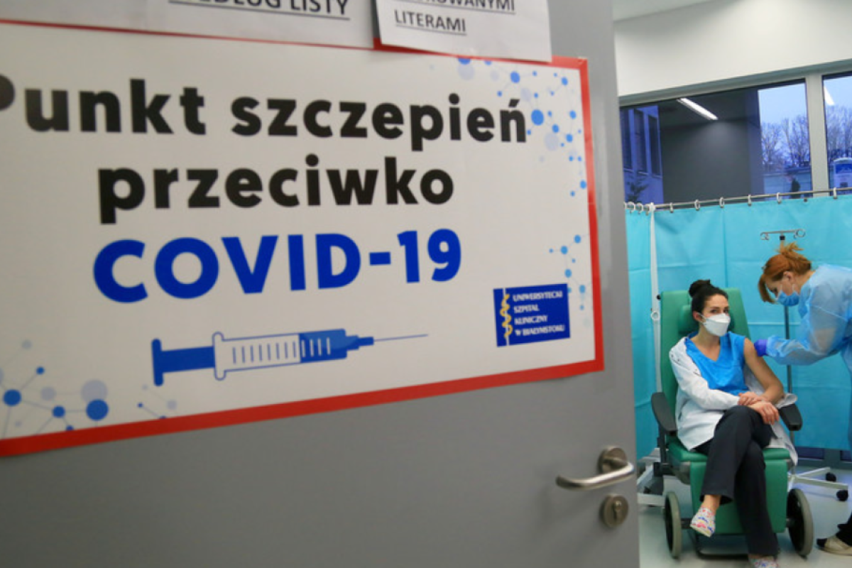 В Польше начнется вакцинация третьей дозой вакцины против COVID-19 В Польше начнется вакцинация третьей дозой вакцины против COVID-19