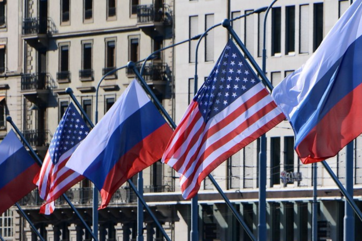 Сенатори США закликають Байдена вислати з країни 300 російських дипломатів Сенатори США закликають Байдена вислати з країни 300 російських дипломатів