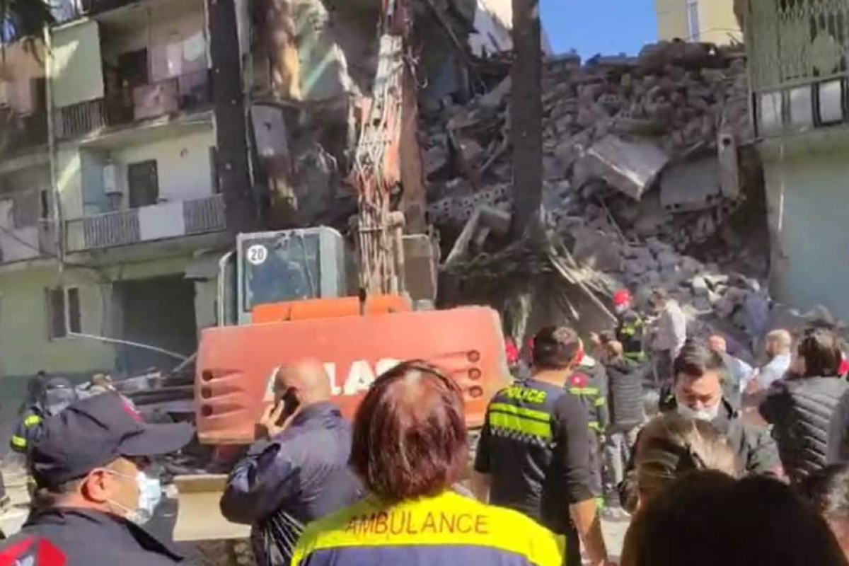 У Грузії 11 жовтня оголосили днем жалоби через обвал будинку в Батумі У Грузії 11 жовтня оголосили днем жалоби через обвал будинку в Батумі