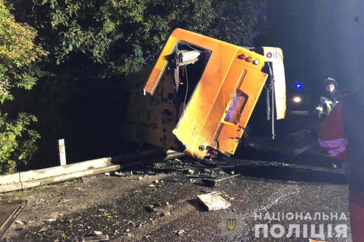 На трассе под Одессой грузовик протаранил автобус с пассажирами: есть жертвы На трассе под Одессой грузовик протаранил автобус с пассажирами: есть жертвы