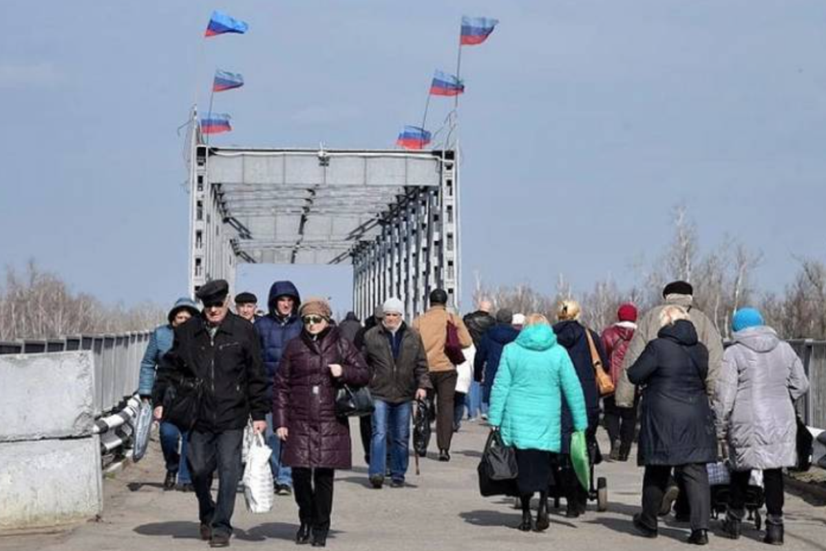 Окупанти обмежили свободу пересування через КПВВ "Станиця Луганська": нові правила Окупанти обмежили свободу пересування через КПВВ "Станиця Луганська": нові правила