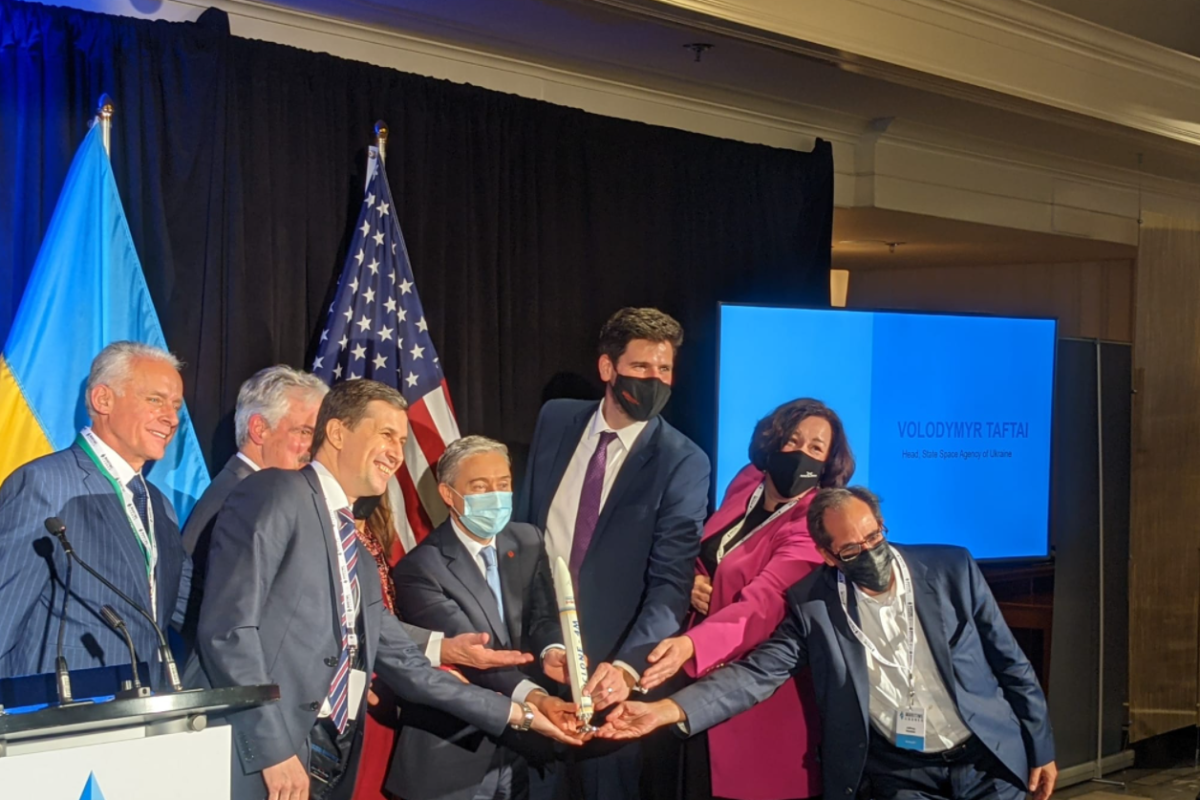 Україна та Канада підписали спільну заяву про партнерство в космічній сфері Україна та Канада підписали спільну заяву про партнерство в космічній сфері