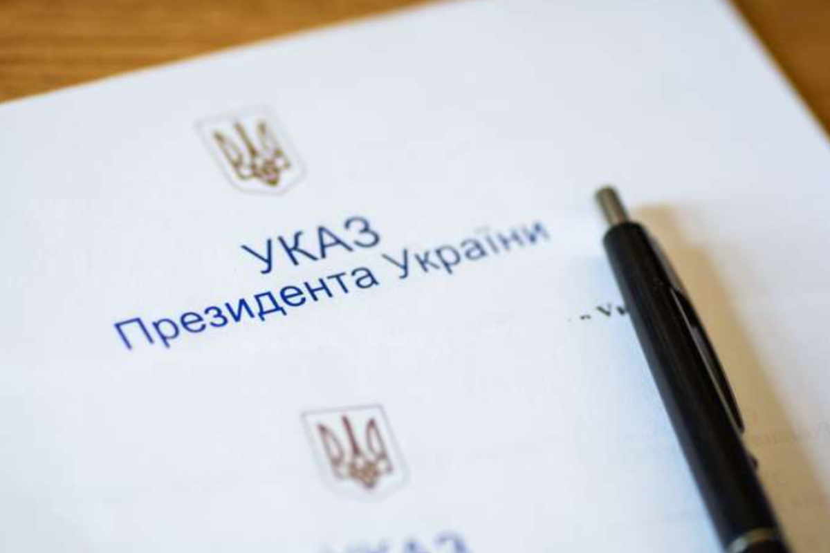 Зеленський ввів у дію санкції проти співробітників спецслужб РФ Зеленський ввів у дію санкції проти співробітників спецслужб РФ