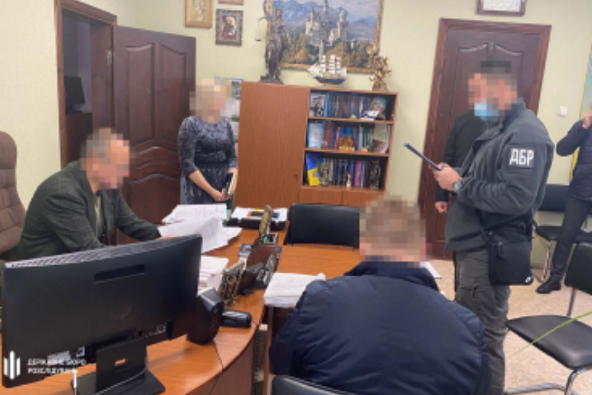 У Лисичанську суддя та працівники міського суду попалися на махінаціях з прийняттям судових рішень
