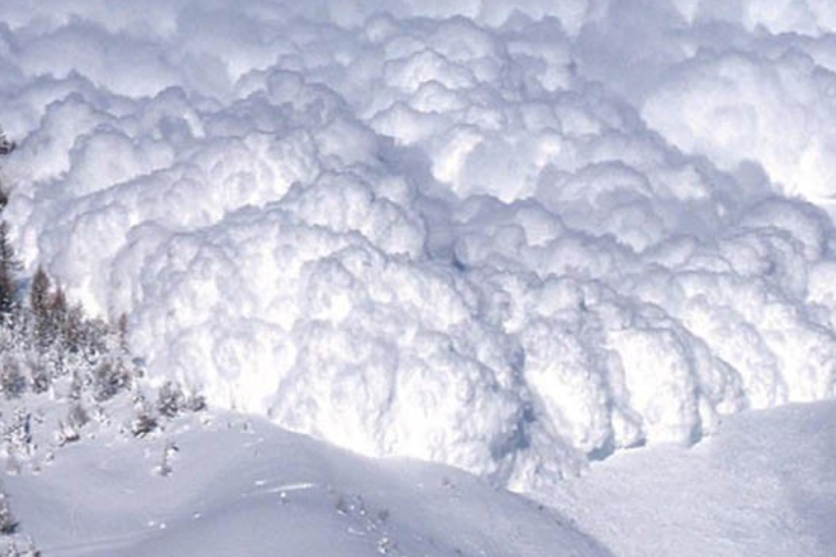 В Австрії снігова лавина забрала життя 3 туристів В Австрії снігова лавина забрала життя 3 туристів