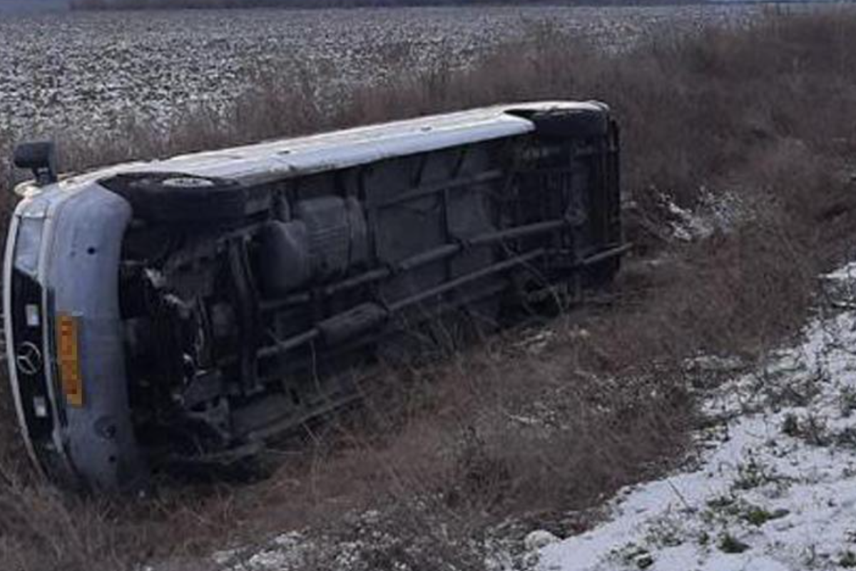 У Запорізькій області перекинувся автобус, в якому перебувало 20 дітей-спортсменів