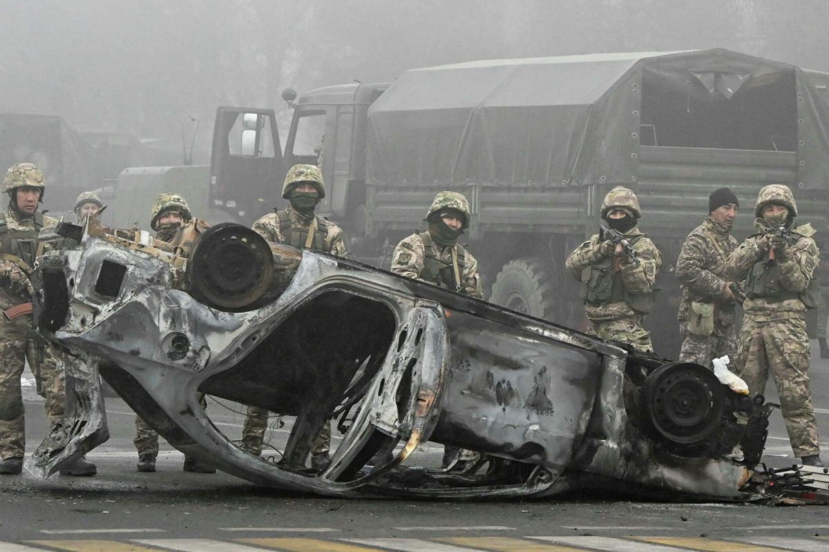 Антитеррористическая операция в Алматы: военные провели "зачистку" и взяли под усиленную охрану все административные здания Антитеррористическая операция в Алматы: военные провели "зачистку" и взяли под усиленную охрану все административные здания