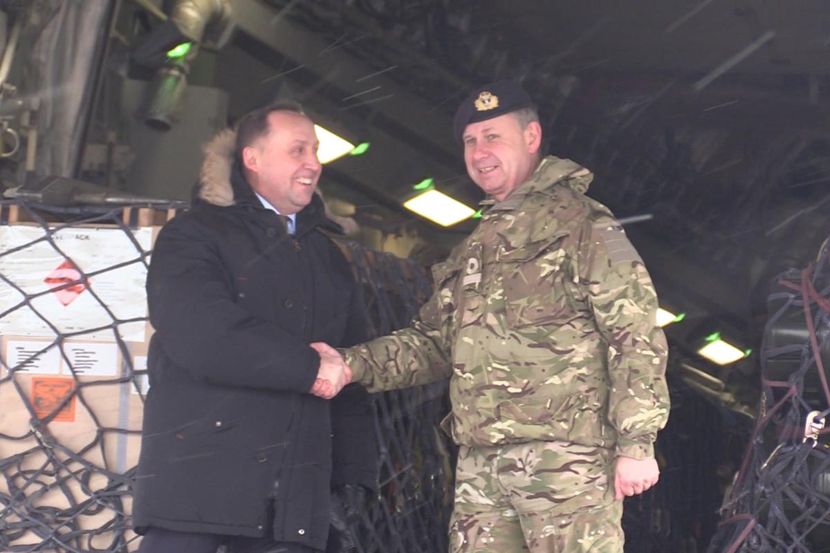 В Україну з Британії прибула партія протитанкових засобів В Україну з Британії прибула партія протитанкових засобів