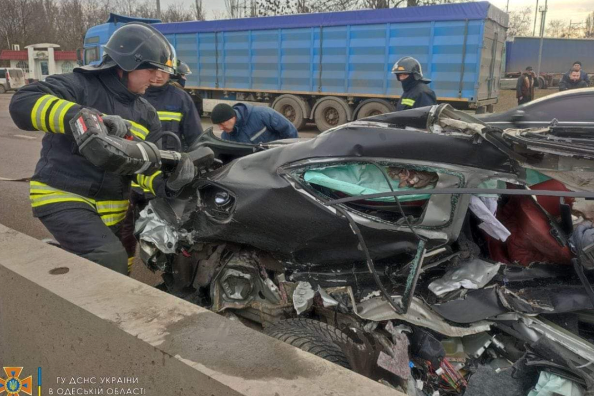 Під Одесою в ДТП загинула дружина українського футболіста Під Одесою в ДТП загинула дружина українського футболіста
