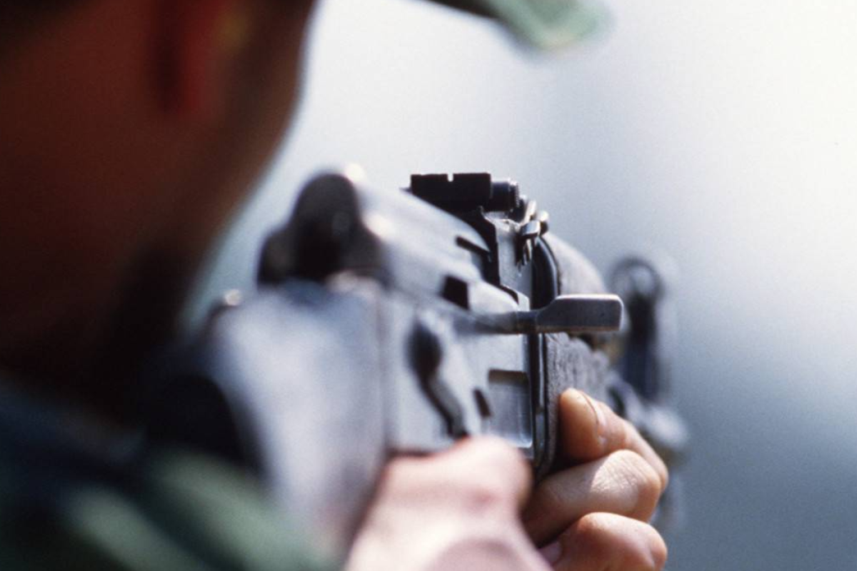 У Дніпрі військовослужбовець Нацгвардії розстріляв товаришів по службі та зник зі зброєю У Дніпрі військовослужбовець Нацгвардії розстріляв товаришів по службі та зник зі зброєю