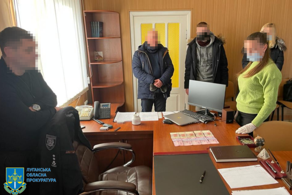 На Луганщині попався підприємець, який запропонував начальнику поліції хабар та щомісячні "відкати" На Луганщині попався підприємець, який запропонував начальнику поліції хабар та щомісячні "відкати"