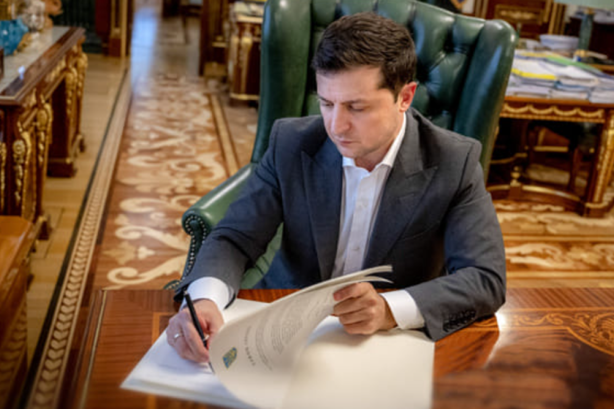Зеленський ввів у дію рішення РНБО про застосування персональних санкцій та обмежувальних заходів
