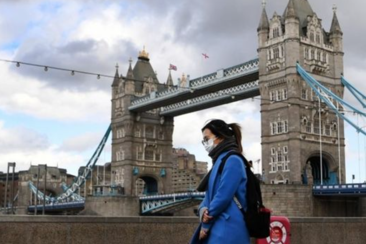 В Великобритании отменяют маски и COVID-сертификаты