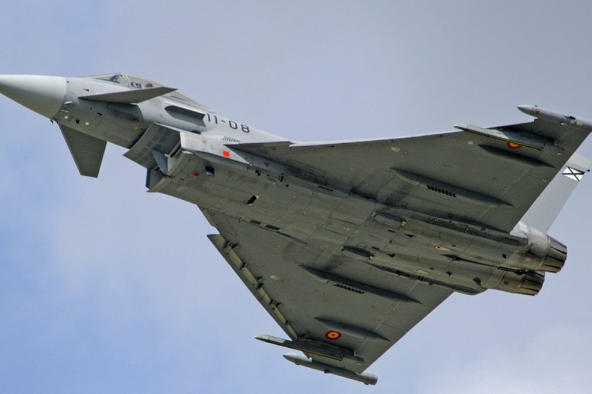 ВВС Великобритании подняли в воздух истребители для перехвата 4 российских военных самолетов ВВС Великобритании подняли в воздух истребители для перехвата 4 российских военных самолетов