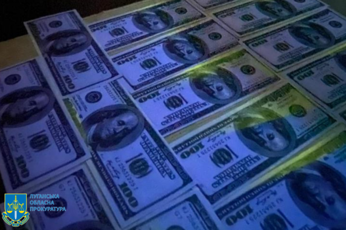 Затримали "на гарячому": На Луганщині чиновник Держпраці погорів на хабарі Затримали "на гарячому": На Луганщині чиновник Держпраці погорів на хабарі