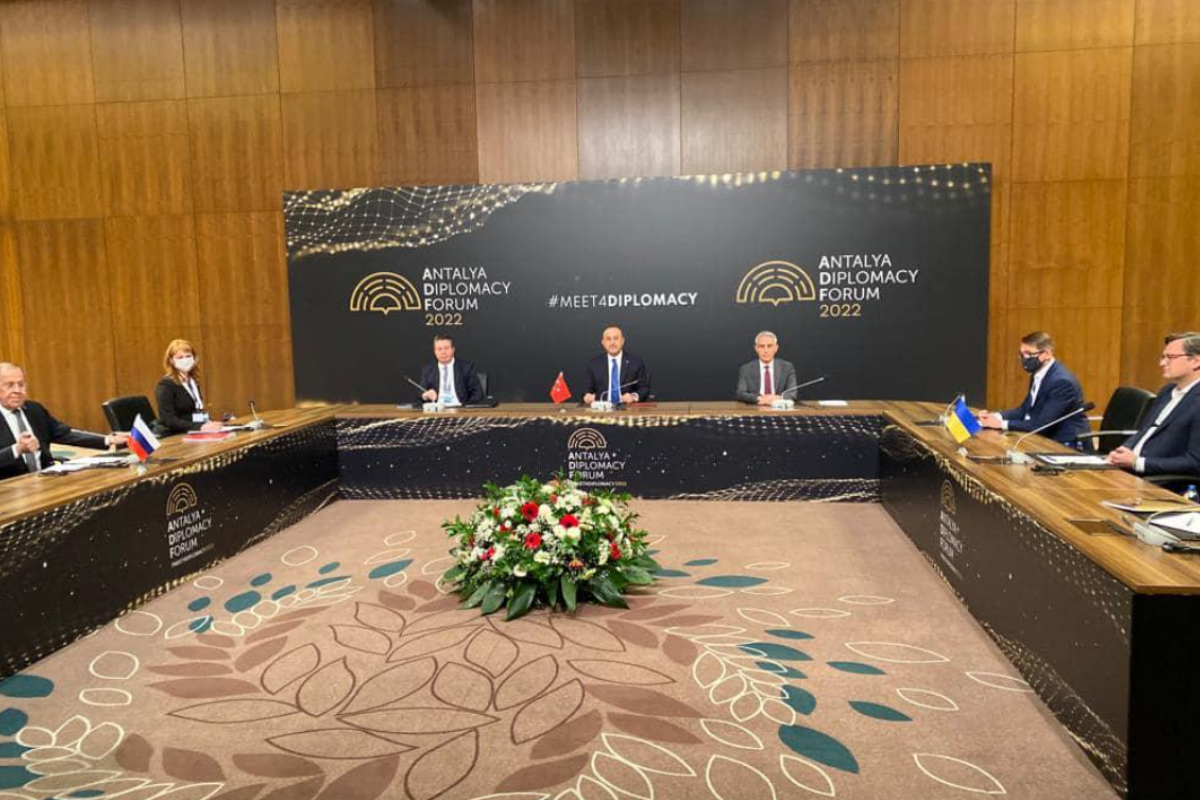 В Анталии начались переговоры глав МИД Украины и рф В Анталии начались переговоры глав МИД Украины и рф