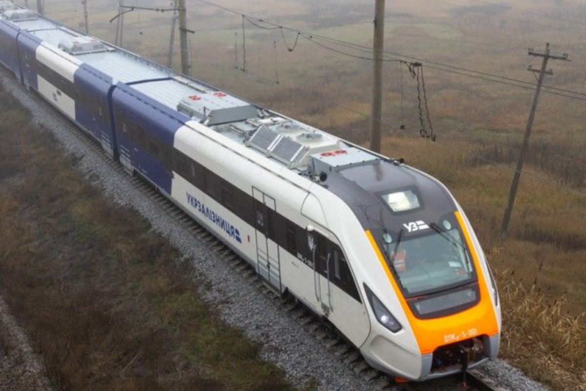 "Внимание! Эвакуация!": Укрзализныця подаст поезд для вывоза беженцев с Луганщины "Внимание! Эвакуация!": Укрзализныця подаст поезд для вывоза беженцев с Луганщины