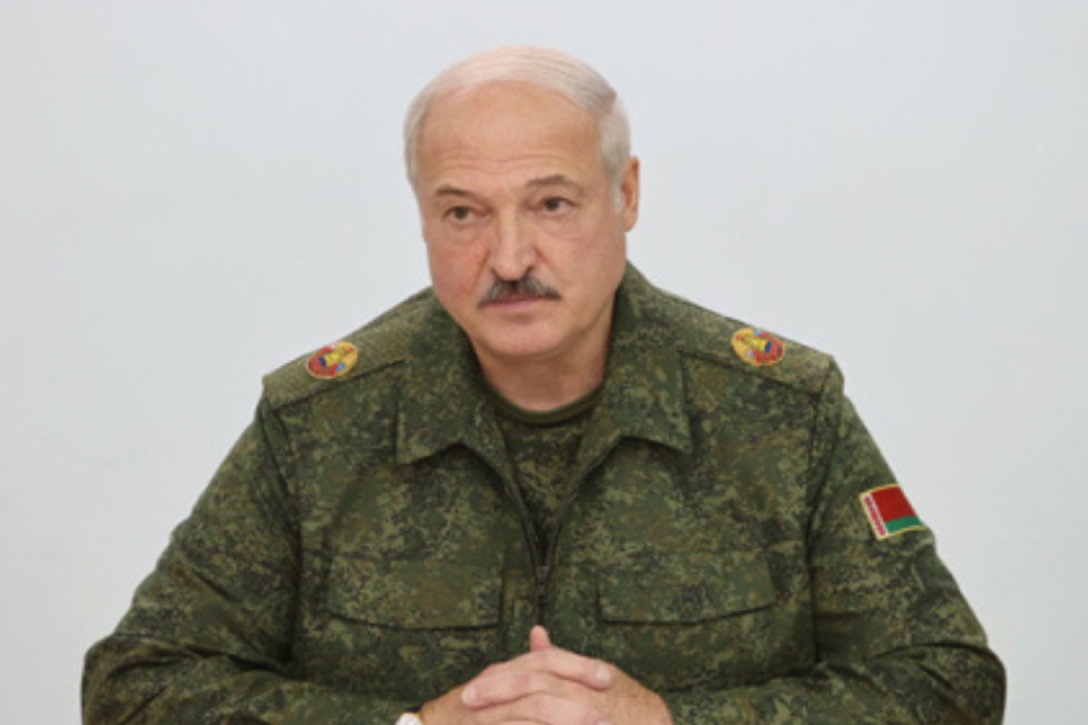 "Це був би подарунок для Заходу": Лукашенко заявив, що Білорусь не втручатиметься у війну РФ проти України "Це був би подарунок для Заходу": Лукашенко заявив, що Білорусь не втручатиметься у війну РФ проти України