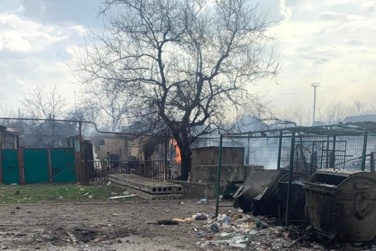 Російські окупанти обстріляли Кремінну та Золоте: поранено 2 особи, зруйновано 3 будинки