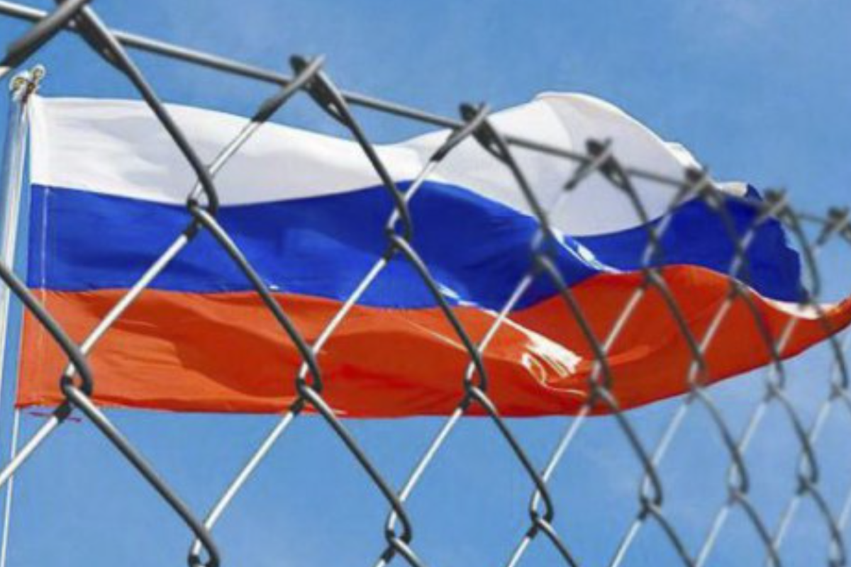 Рада ЄС розширила санкції проти РФ: у "чорному списку" 217 осіб та 18 компаній