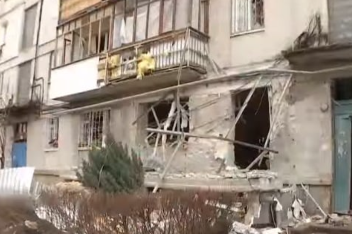 Луганщина под шквальным огнем российских оккупантов: разрушены 11 домов, 1 погибший, 5 пострадавших Луганщина под шквальным огнем российских оккупантов: разрушены 11 домов, 1 погибший, 5 пострадавших