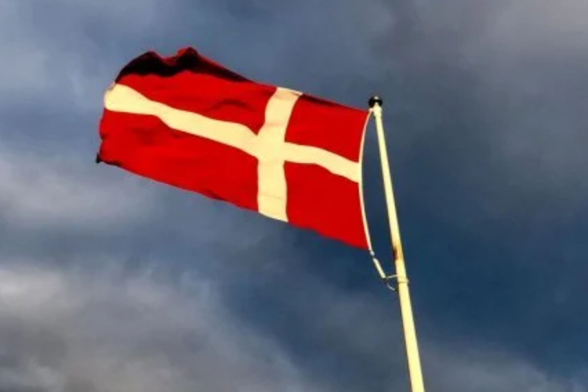 Дания высылает 15 российских дипломатов Дания высылает 15 российских дипломатов