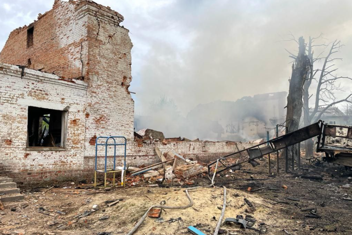 Окупанти вночі завдали авіаударів по Новгород-Сіверському на Чернігівщині: є загиблі Окупанти вночі завдали авіаударів по Новгород-Сіверському на Чернігівщині: є загиблі