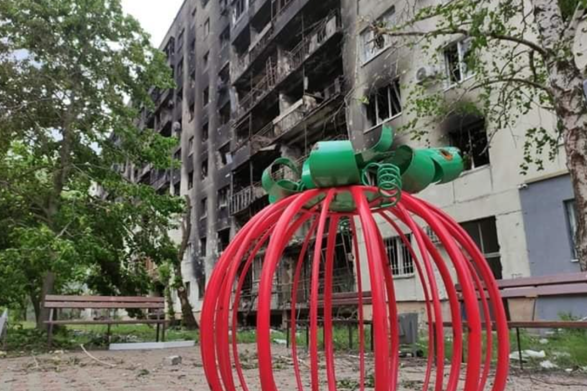 Города Луганщины разрушают по "мариупольскому сценарию", - Гайдай Города Луганщины разрушают по "мариупольскому сценарию", - Гайдай
