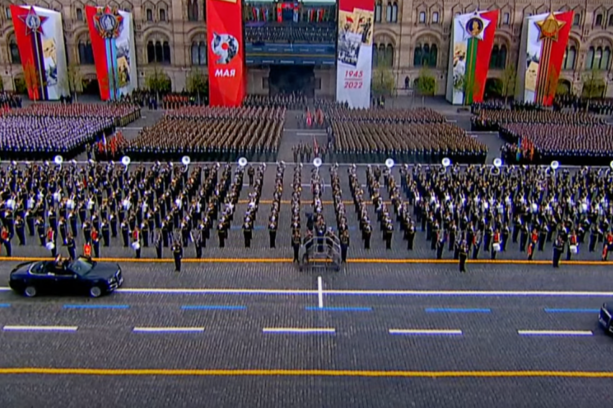 У Москві проходить військовий парад до Дня перемоги: проліт авіації раптово скасували