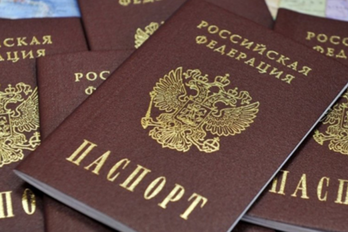 Путін підписав указ про спрощений порядок отримання громадянства РФ для мешканців Запорізької та Херсонської областей: реакція МЗС України