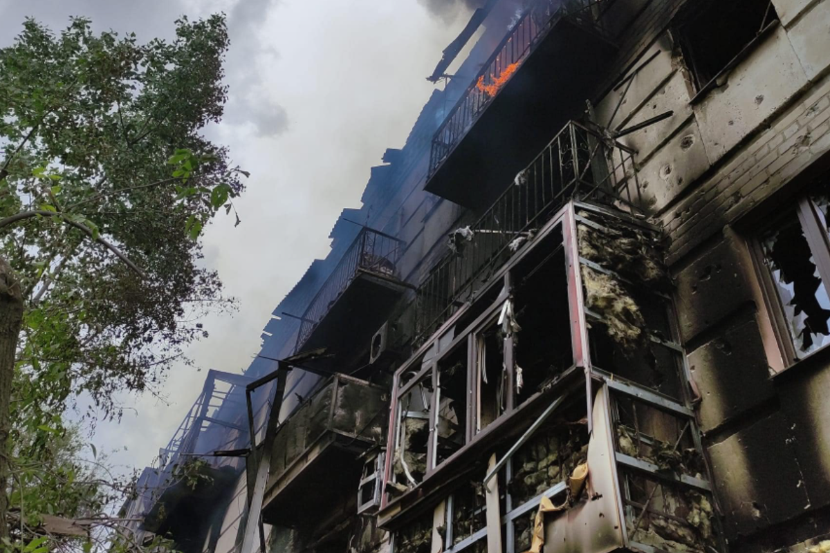 Окупанти хочуть знищити Сєвєродонецьк: обстріляна школа, де ховалися люди, є жертви Окупанти хочуть знищити Сєвєродонецьк: обстріляна школа, де ховалися люди, є жертви